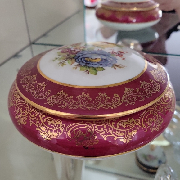 Vintage 1970's 6" French Limoges Floral Trinket or candy Dish w/ Lid - Picture 4 of 10